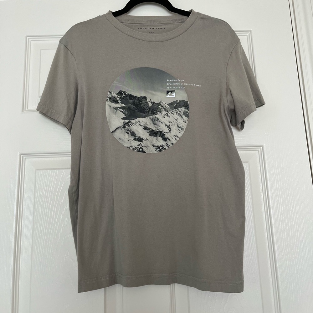Men's AE Tee Size Medium